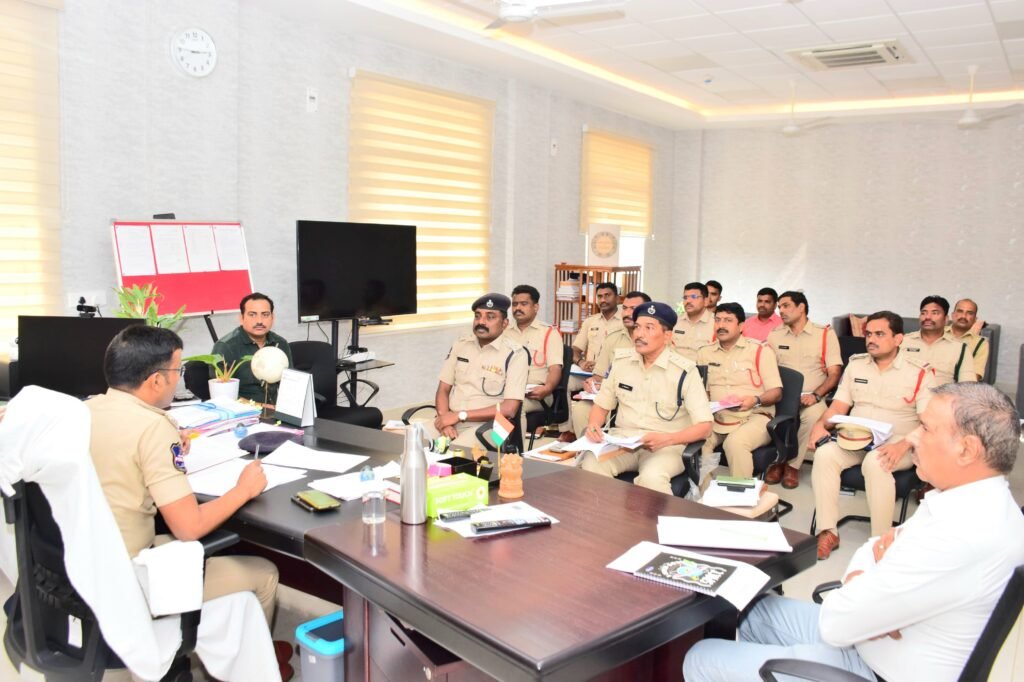 ఎన్నికల నియమావళి ఉల్లంఘనలపై కఠినంగా వ్యవహరించాలి