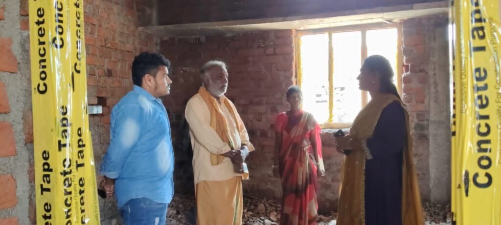 ఇందిరమ్మ ఇండ్లు పరిశీలించిన ఎంపీడీవో