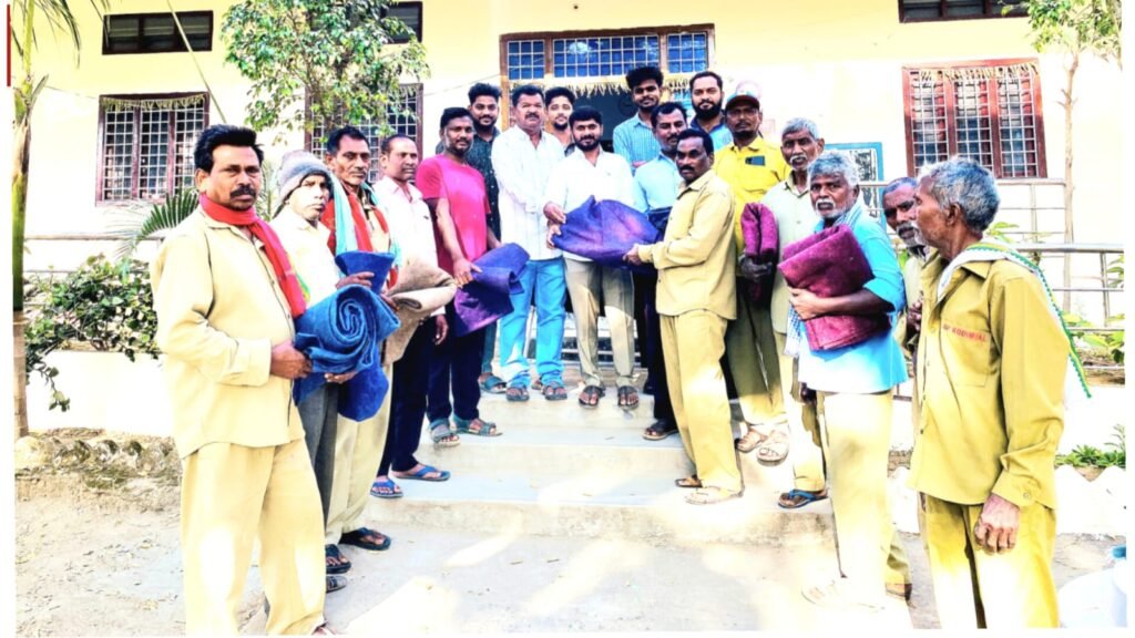 కార్మికుల సంక్షేమమే లక్ష్యంగా దుప్పట్లు పంపిణీ : సర్పంచ్ జీవన్ రెడ్డి