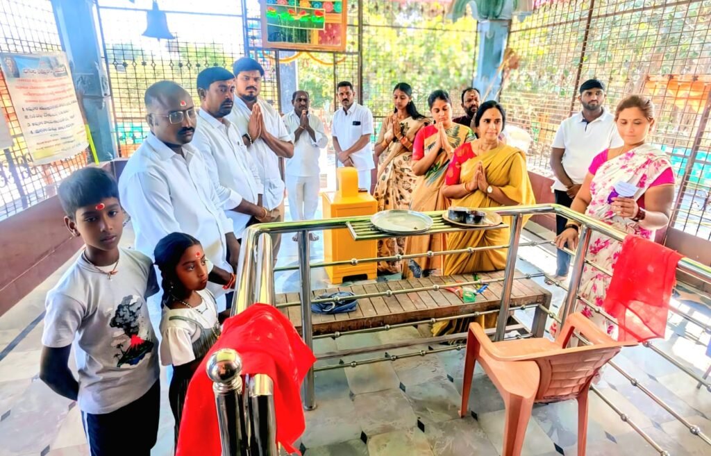 భక్తులమర్రి దేవాలయంలో డాక్టర్ హేమారెడ్డి విశేష పూజలు