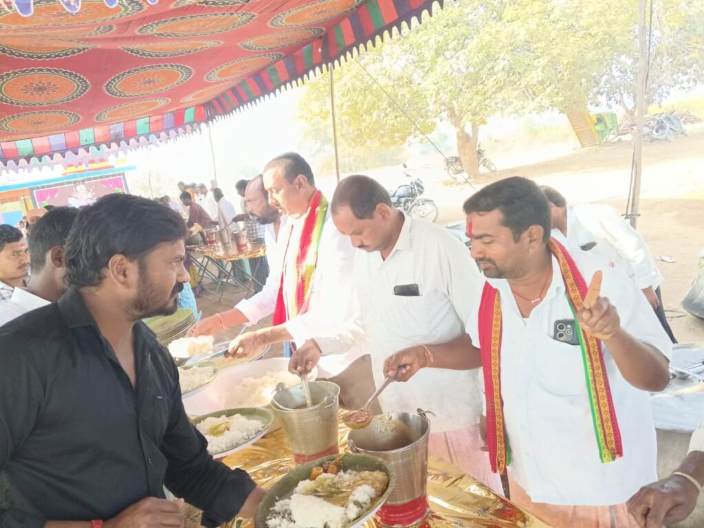 అన్నదానం ప్రారంభించిన సర్పంచ్ తోట శ్రీనివాస్