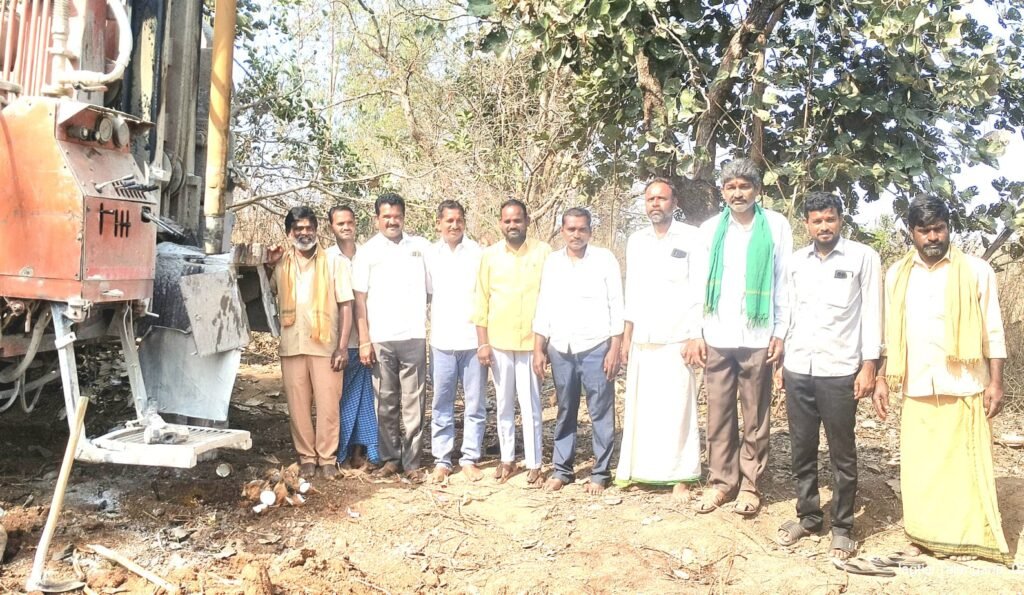 బోరుబావి నిర్మాణానికి భూమి పూజ