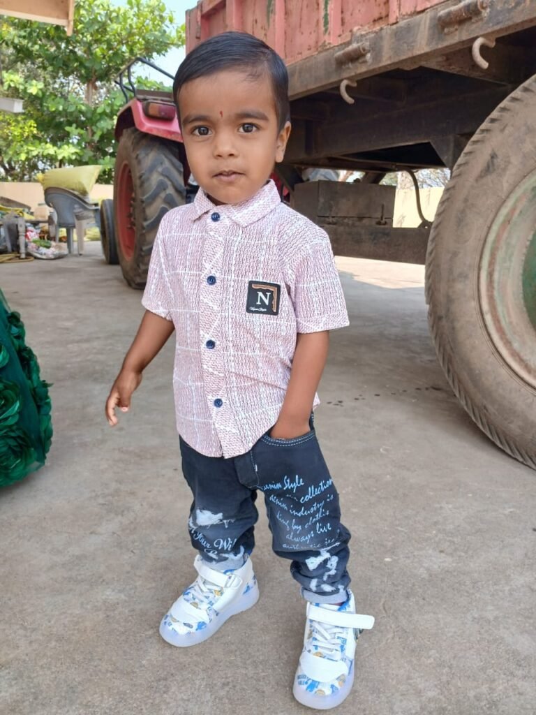 వేగంతో ద్విచక్ర వాహనం ఢీకొని బాలుడు మృతి