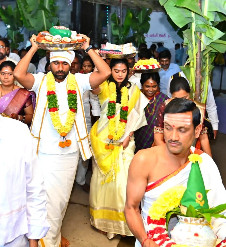 శ్రీ దుబ్బరాజేశ్వర స్వామికి పట్టు వస్త్రాలు