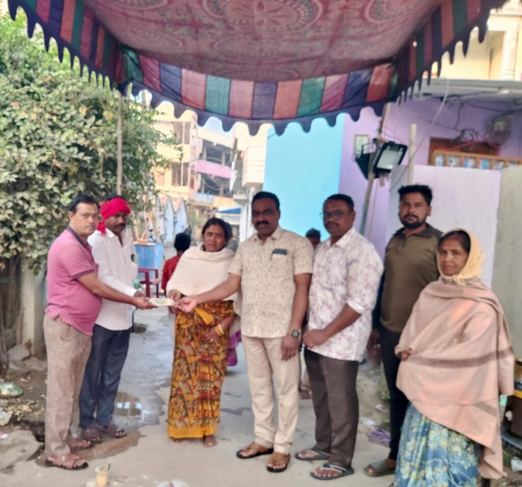 దహన సంస్కారాలకు ఆర్థిక సాయం అందజేత