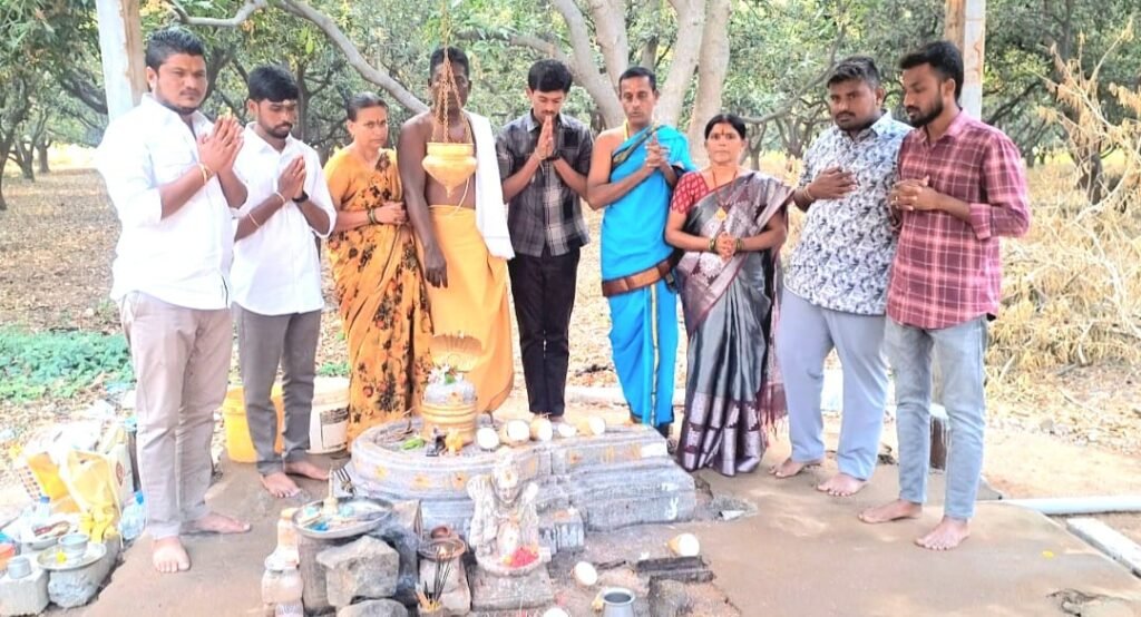 గ్రామశివారులో 600 ఏళ్ల పురాతన శివలింగం