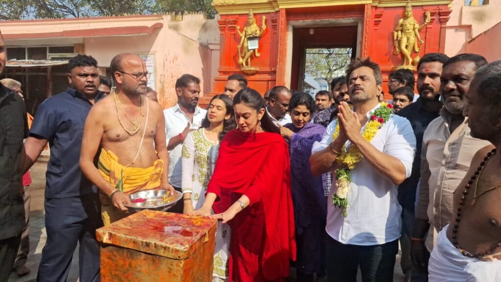 కొండగట్టు ఆంజనేయ స్వామిని దర్శించుకున్న హీరో అర్జున్