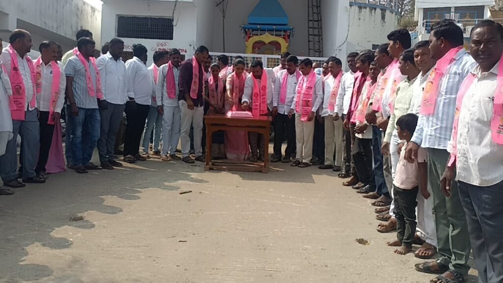 రుద్రంగిలో ఘనంగా కేసీఆర్ జన్మదిన వేడుకలు