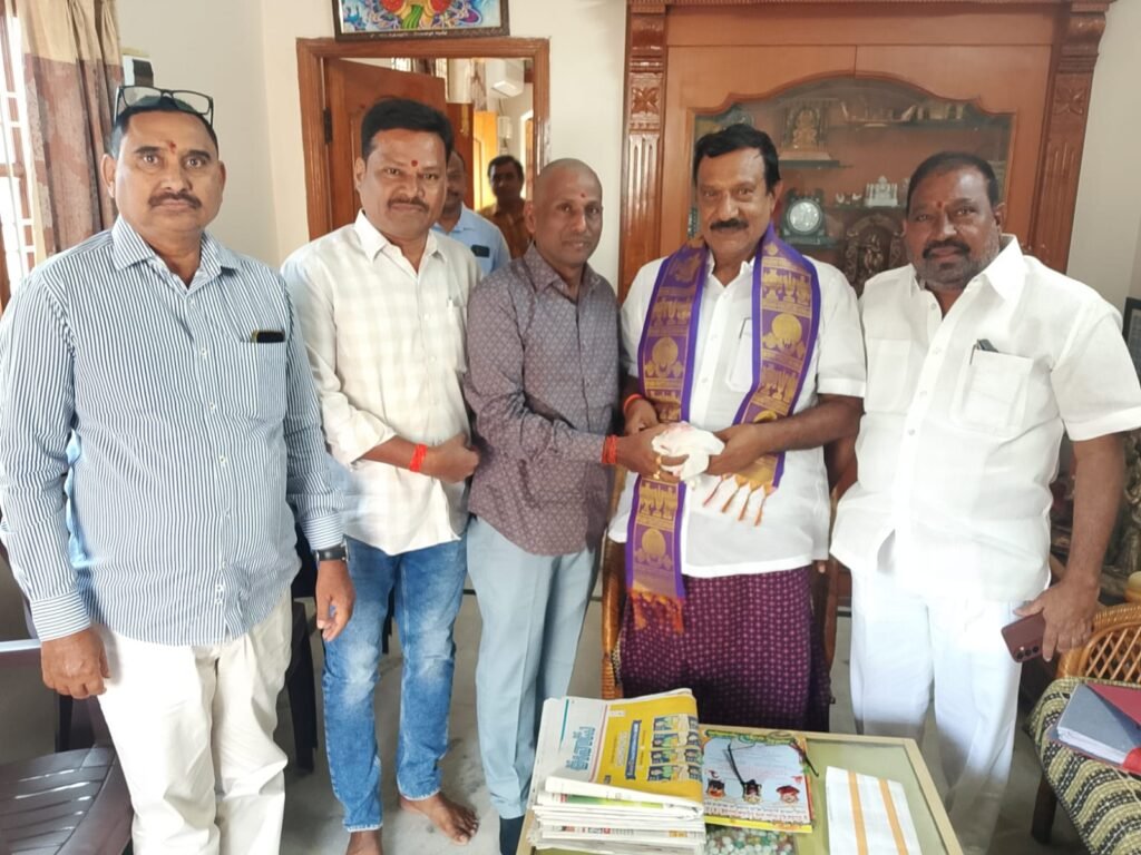 మేయర్, కార్పోరేటర్లకు ఘన సన్మానం