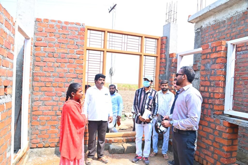 ఇందిరమ్మ ఇండ్ల నిర్మాణాలు త్వరగా పూర్తి చేయాలి: కలెక్టర్ బి.సత్య ప్రసాద్