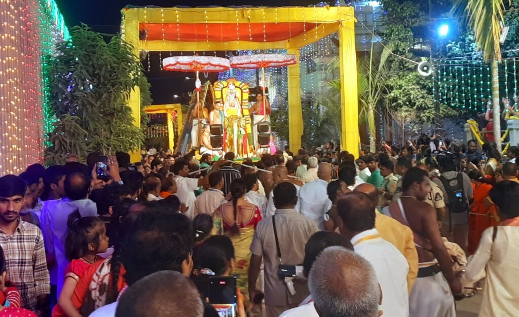 హనుమంత వాహనంపై కోదండ రాముడు