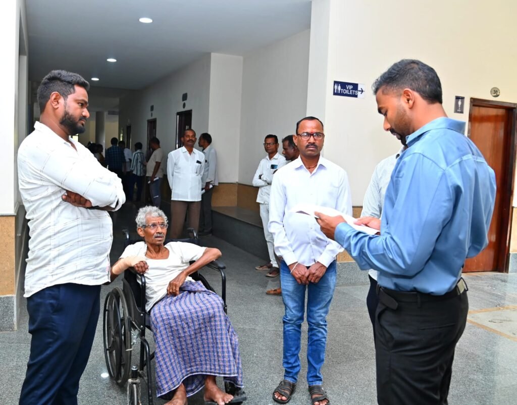 ఫిర్యాదులను త్వరగా పరిష్కరించాలి