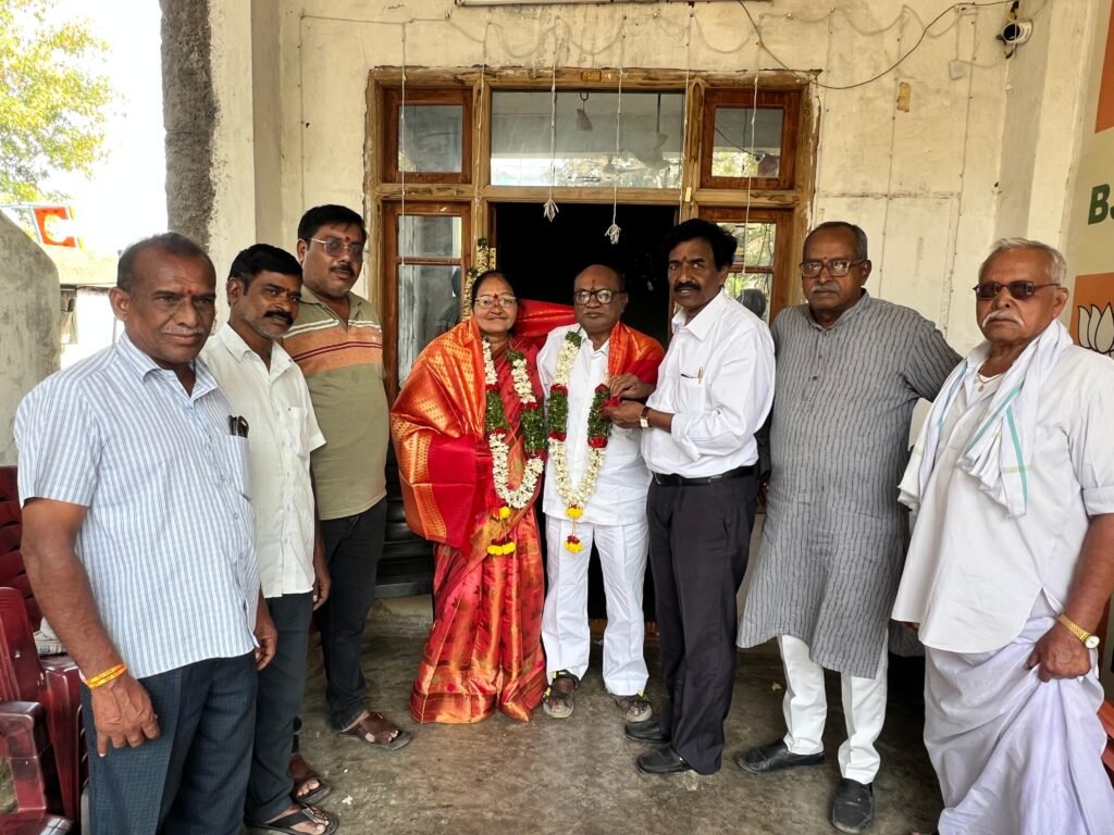 కౌన్సిలర్ అరవ లక్ష్మి ఏ.సి.ఎస్.రాజు,లకు ఘనంగా సన్మానం