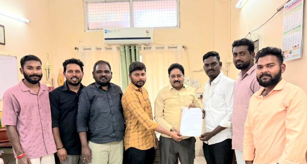 వార్డులో సమస్యలు పరిష్కరించాలని మున్సిపల్ కమిషనర్ కు వినతి