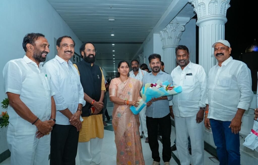 సీఎం ను కలిసిన మున్సిపల్ చైర్ పర్సన్.