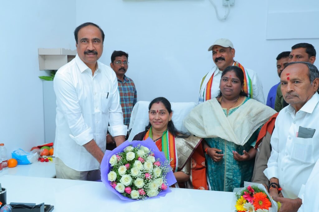 నూతన చైర్‌పర్సన్‌గా సమీండ్ల వాణి పదవీ బాధ్యతల స్వీకరణ