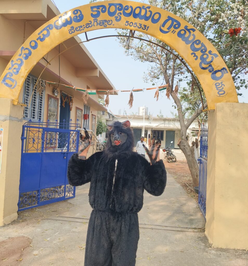 ఎలుగుబంటి వేషం వేసిన వార్డు సభ్యురాలి భర్త