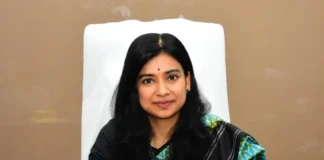 కలెక్టర్ గా బాధ్యతలు స్వీకరించిన గరిమ అగ్రవాల్