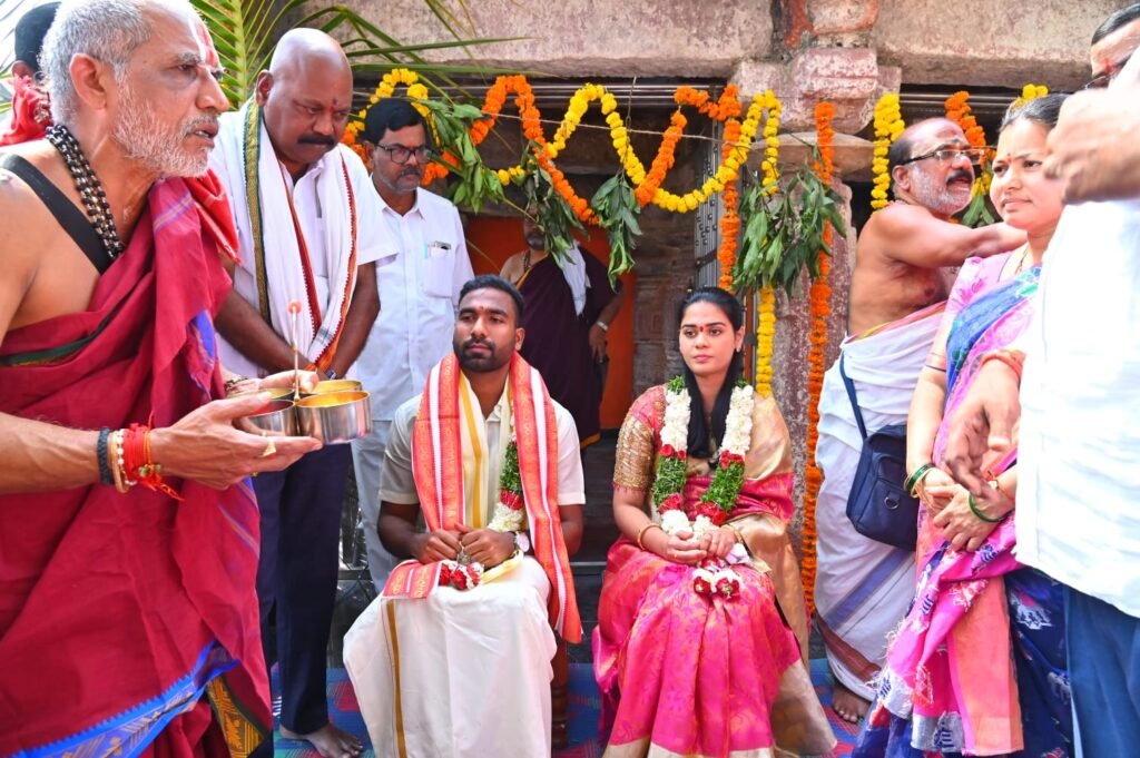 ధర్మపురి బ్రహ్మోత్సవాల్లో కలెక్టర్ దంపతులు