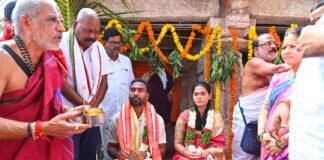 ధర్మపురి బ్రహ్మోత్సవాల్లో కలెక్టర్ దంపతులు