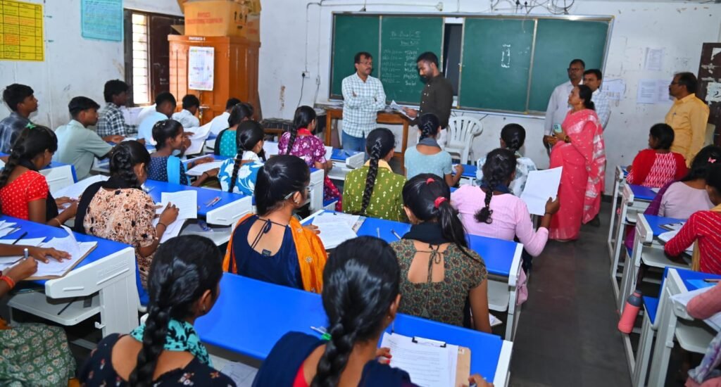 ఉపాధ్యాయులు బాధ్యతతో పనిచేసి బోధనలో నాణ్యతను పెంచాలి : కలెక్టర్ సత్య ప్రసాద్