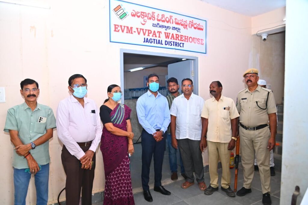 ఈవీఎం భద్రపరిచిన గోదాం తనిఖీ చేసిన కలెక్టర్