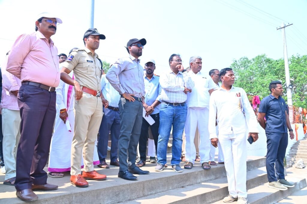భక్తులకు ఎలాంటి అసౌకర్యాలు కలగకుండా అన్ని ఏర్పాట్లు పూర్తి..కలెక్టర్ సత్య ప్రసాద్