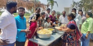 పురాతన శివాలయం లో అన్నదానం.