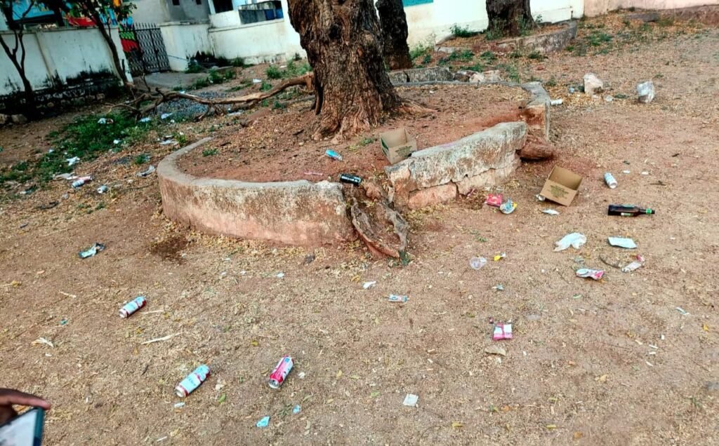 మందుబాబులకు అడ్డాగా పాఠశాల మైదానం