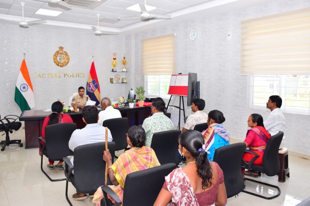 ఫిర్యాదులను పరిశీలించిన జిల్లా ఎస్పీ అశోక్ కుమార్