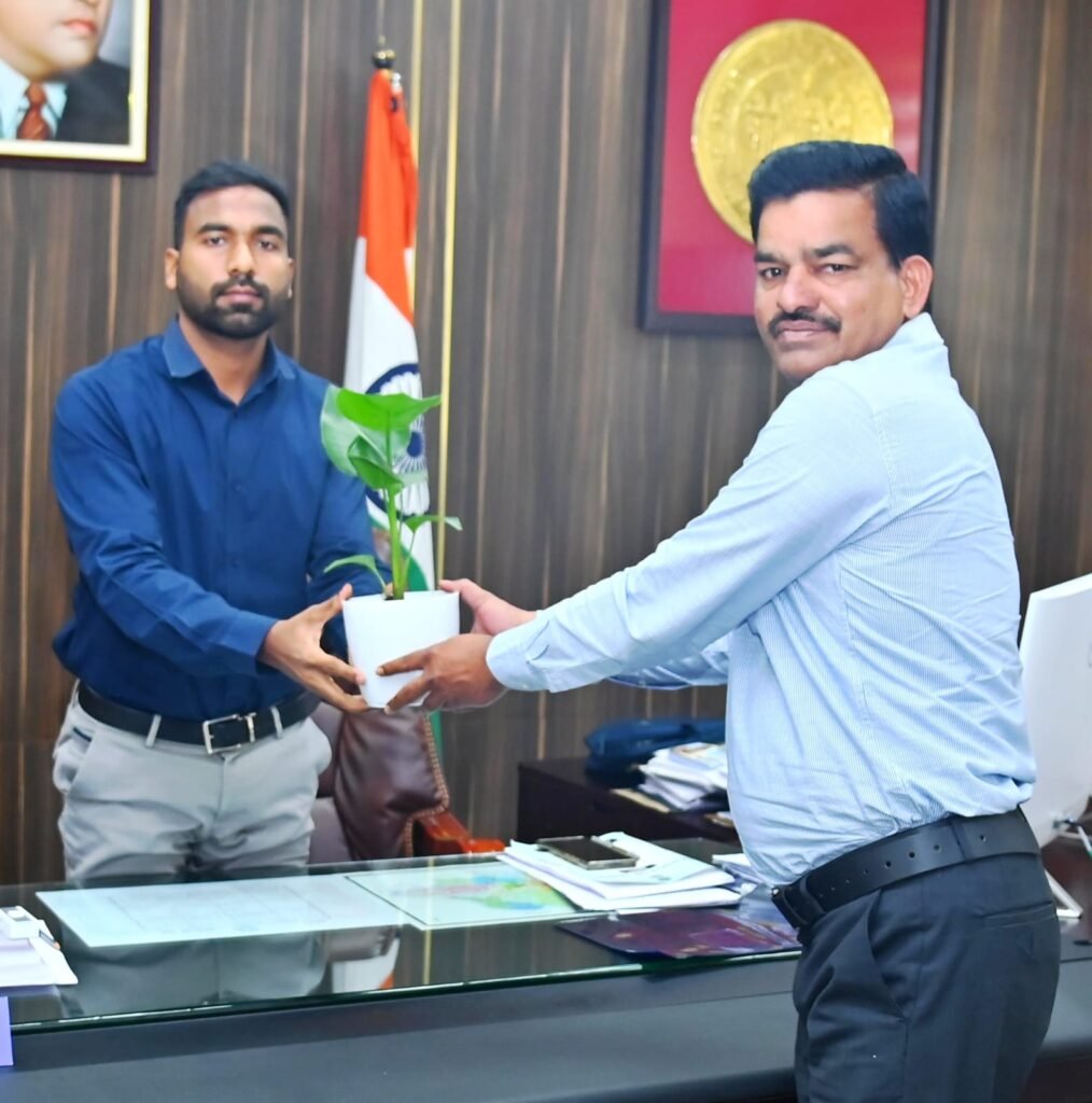 కలెక్టర్ ను మర్యాదపూర్వకంగా కలిసిన నూతన ఆర్డీవో