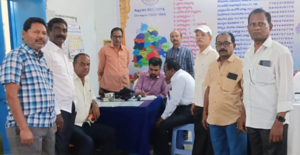 పెన్షనర్ భవన్ లో ఉచిత కంటి శిభిరం