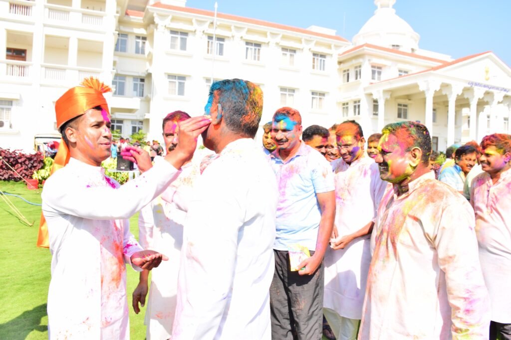 పోలీస్ ప్రధాన కార్యాలయంలో హోలీ వేడుకలు