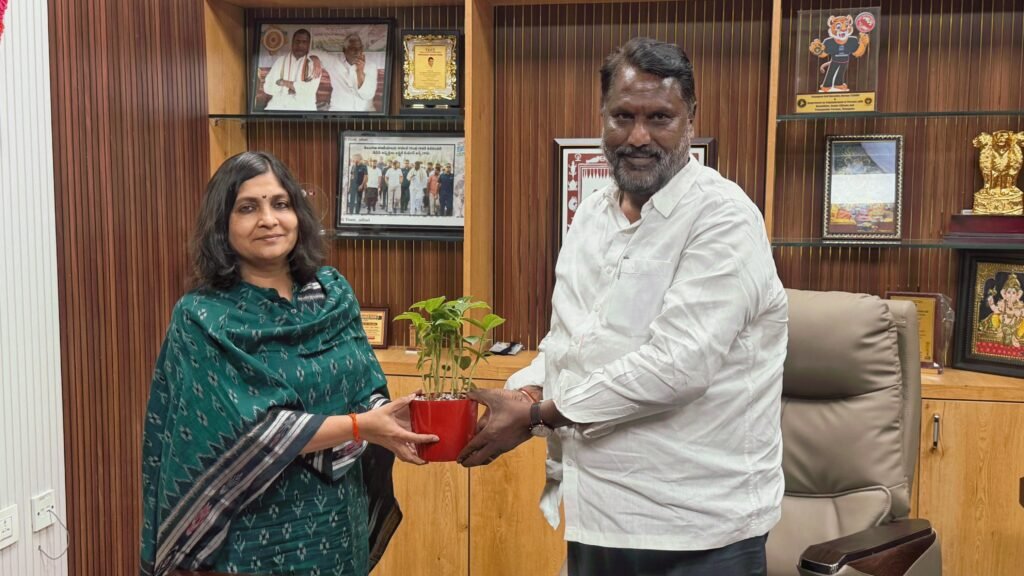 మంత్రి అడ్లూరి ని మర్యాద పూర్వకంగా కలిసిన నూతన కార్యదర్శి