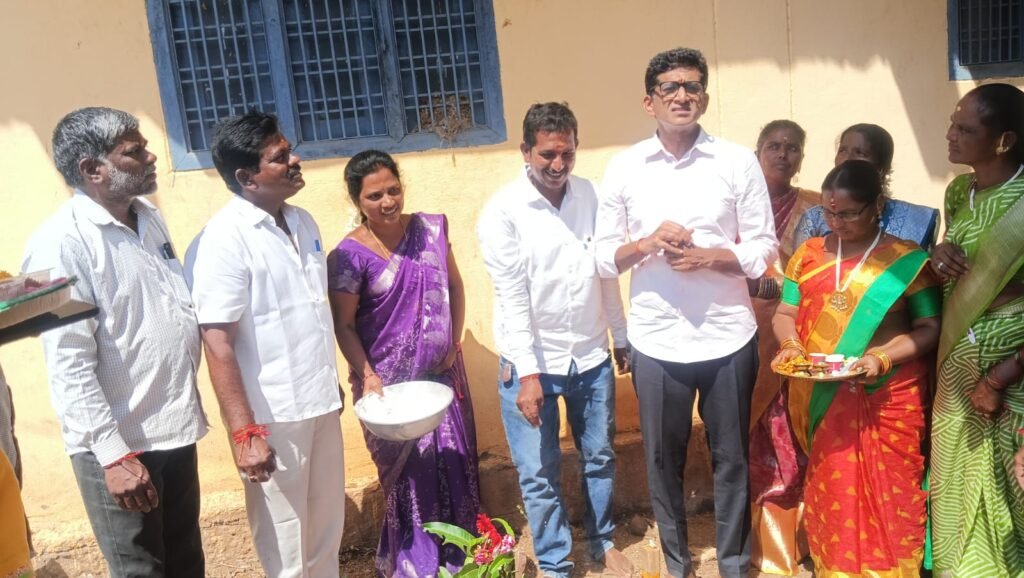 మహిళా సంఘాల భవనాలకు భూమిపూజ