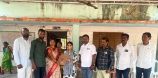 విద్యార్థులకు పరీక్ష ప్యాడ్స్ పంపిణీ