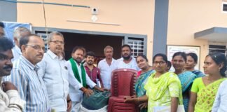 గ్రామాన్ని దత్తత తీసుకొని అభివృద్ధి చేస్తా