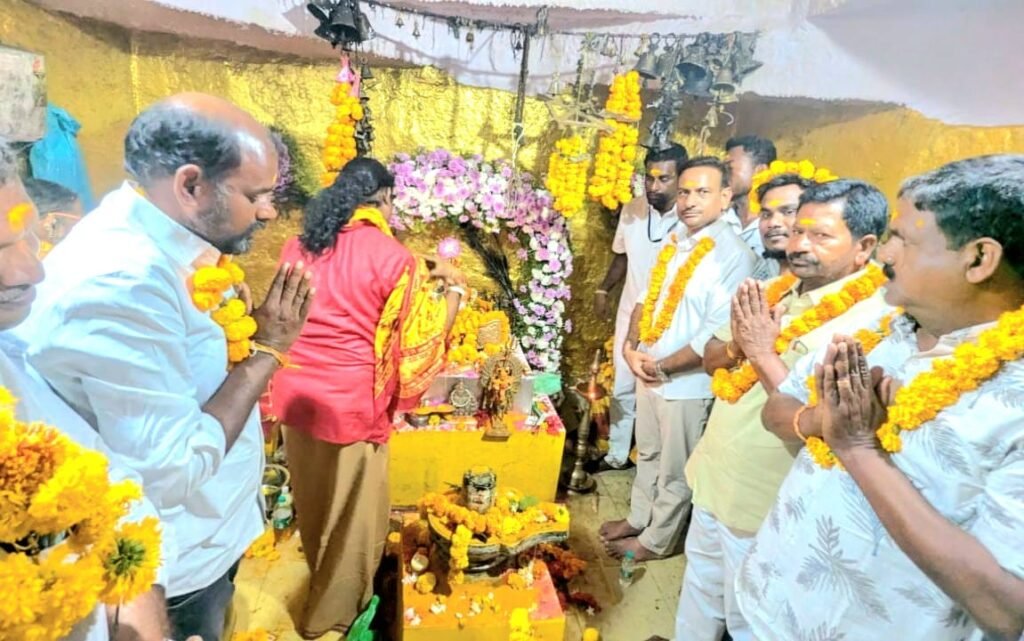 పెద్దాపూర్ మల్లన్న జాతరలో పాల్గొన్న డాక్టర్ రఘు