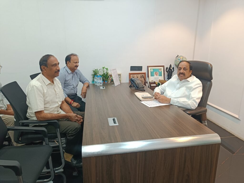 త్వరితగతిన మొక్కజొన్న కొనుగోలు కేంద్రాల ఏర్పాటుకు కృషి