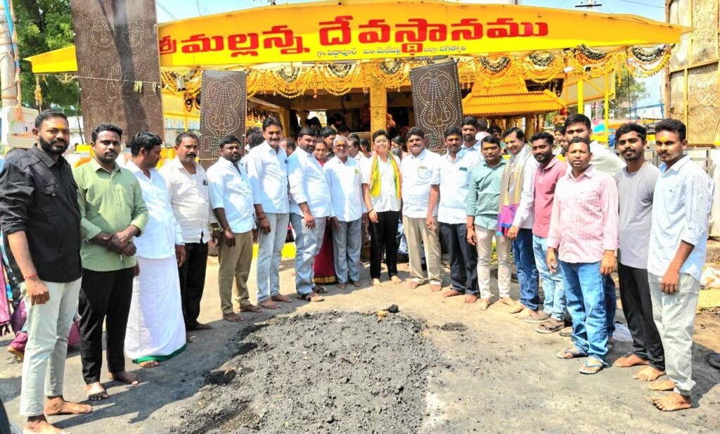 పెద్దాపూర్ మల్లన్న స్వామిని దర్శించుకున్న మంత్రి తనయుడు