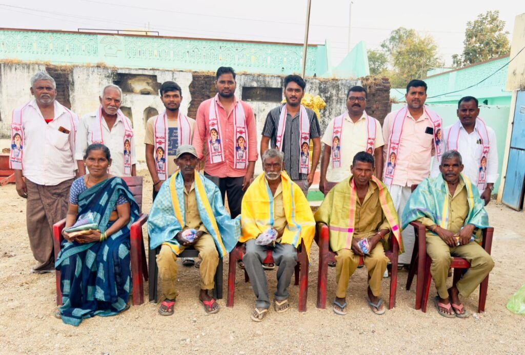 పారిశుద్ధ్య కార్మికులకు ఘన సన్మానం