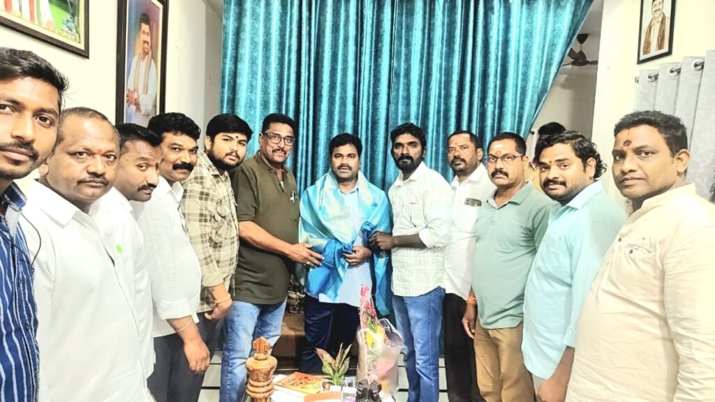 చొప్పదండి ఎమ్మెల్యేను కలిసిన ఎలక్ట్రానిక్ మీడియా కార్యవర్గం