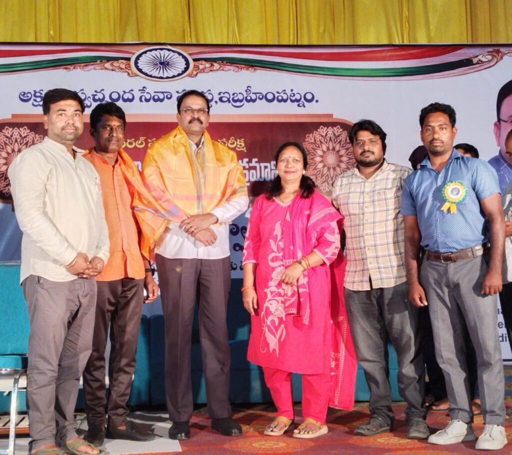 మాజీ సిబిఐ జేడీ లక్ష్మీనారాయణ ను సన్మానించిన నాయకులు