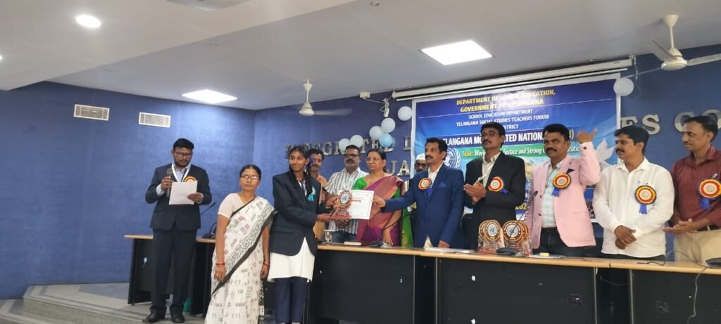 రాష్ట్ర స్థాయి మాక్ పార్లమెంట్ పోటీలకు బీర్పూర్ విద్యార్థిని జావళి ఎంపిక