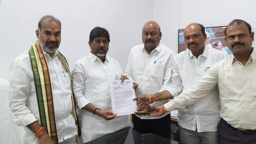 గల్ఫ్ సంక్షేమానికి నిధులకై భట్టికి విజ్ఞప్తి