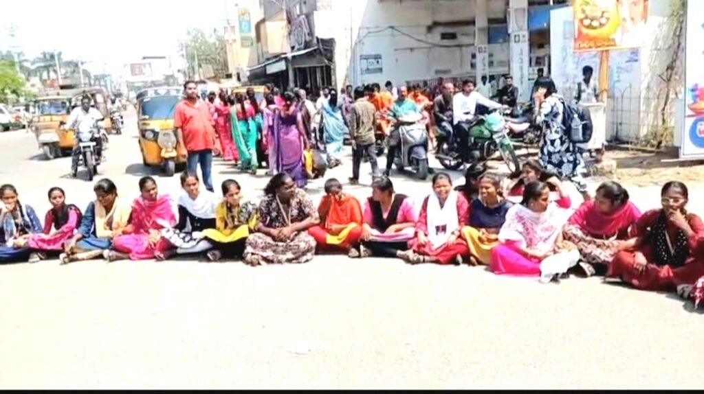 రాష్ట్ర బడ్జెట్‌పై ఏబీవీపీ నిరసన