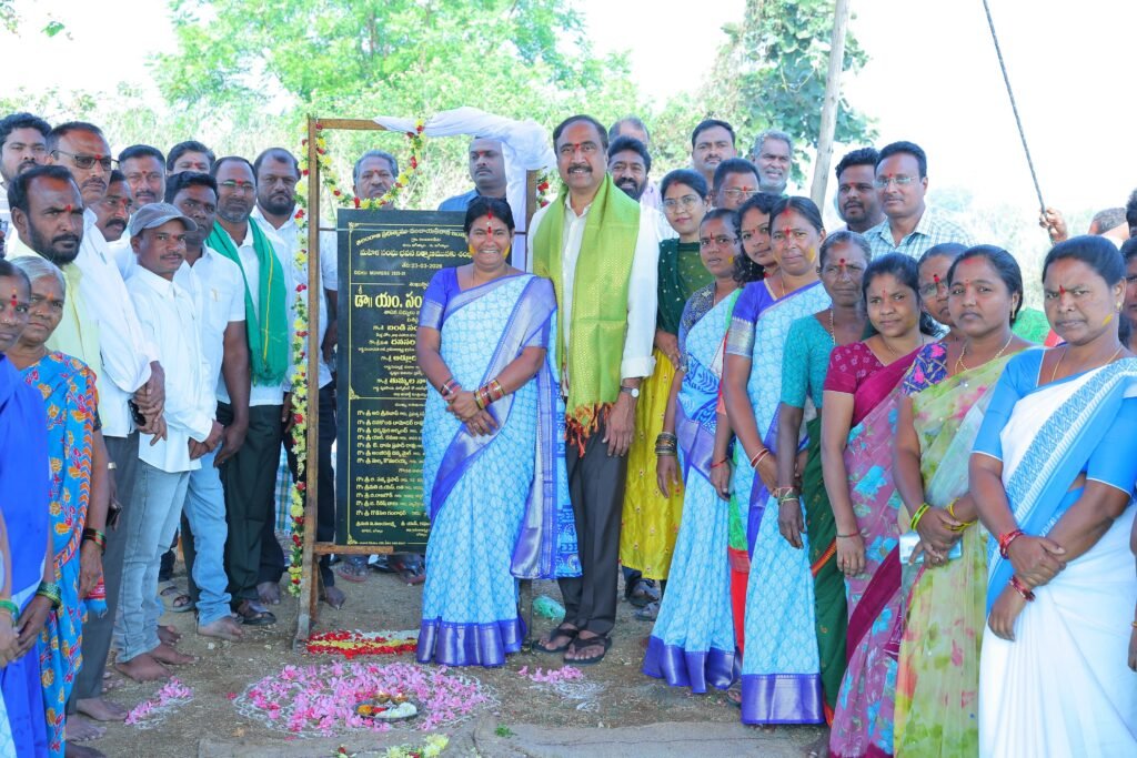 మహిళా సంఘ భవనానికి ఎమ్మెల్యే భూమి పూజ