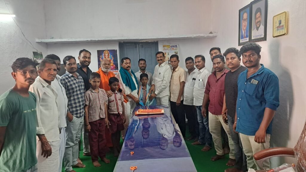 నవోదయ సీటు సాధించిన విద్యార్థికి సన్మానం