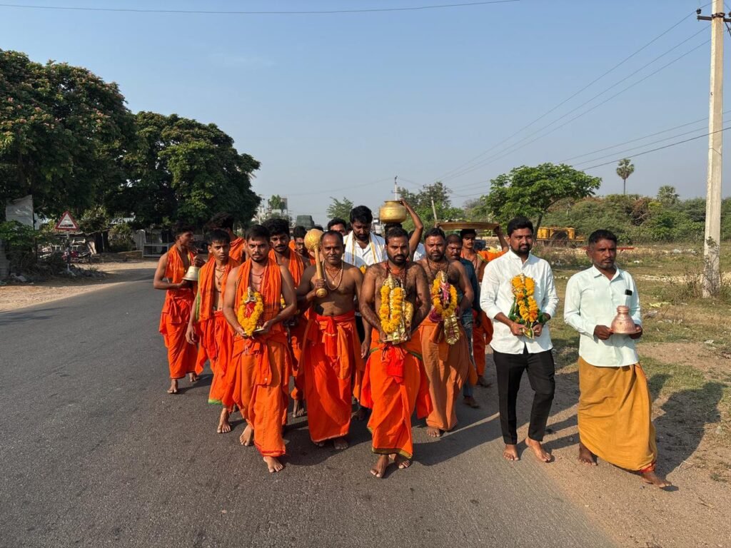 వైభవంగా స్వామివారి ఉత్సవ విగ్రహాల ఊరేగింపు