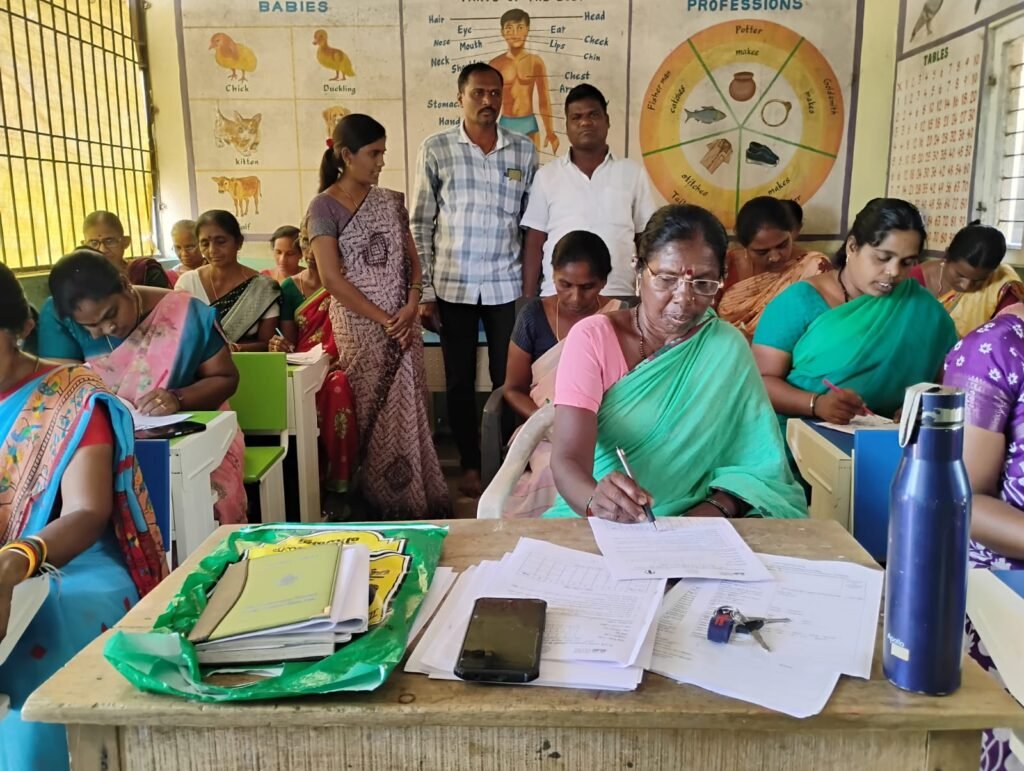 అక్షరాస్యత శాతాన్ని పెంచడానికి అమ్మకు అక్షరమాల ఎంతో ఉపయోగం